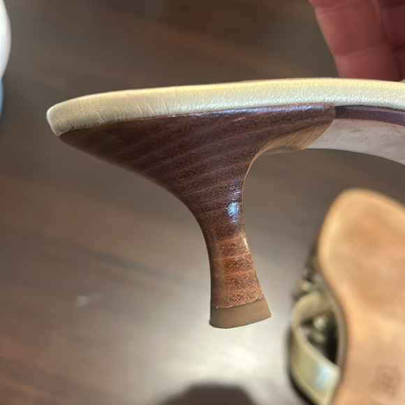 Talbots Gold Leather Jewelled Beaded Mule Elegant Dress Sandals Low Heel Size 7 - Picture 15 of 16